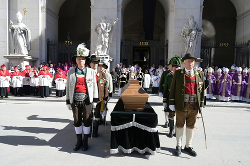 Requiem Erzbischof em. Alois Kothgasser