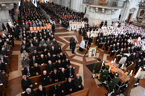 Requiem Erzbischof em. Alois Kothgasser