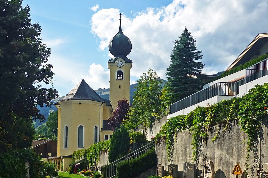 SchiDD, CC BY-SA 4.0 , via Wikimedia Commons