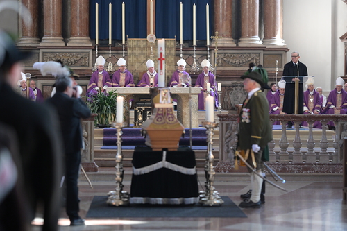 Requiem Erzbischof em. Alois Kothgasser