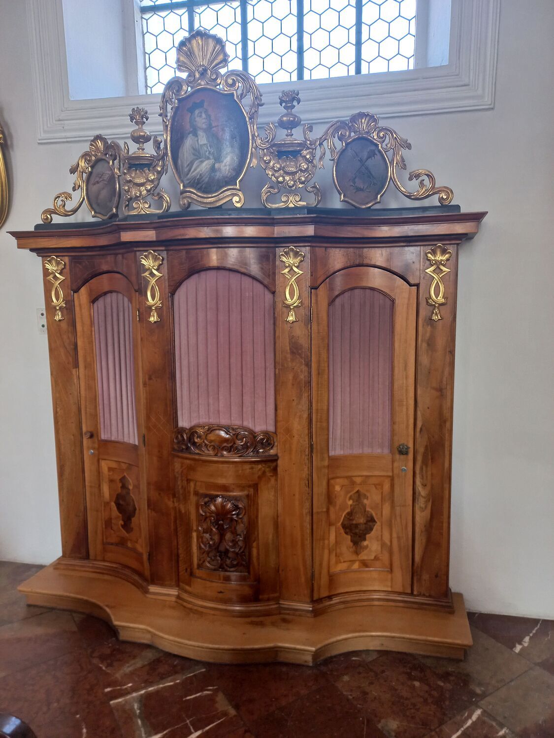 Beichtstuhl Pfarrkirche St. Johann i. T. / Erwin Neumayer